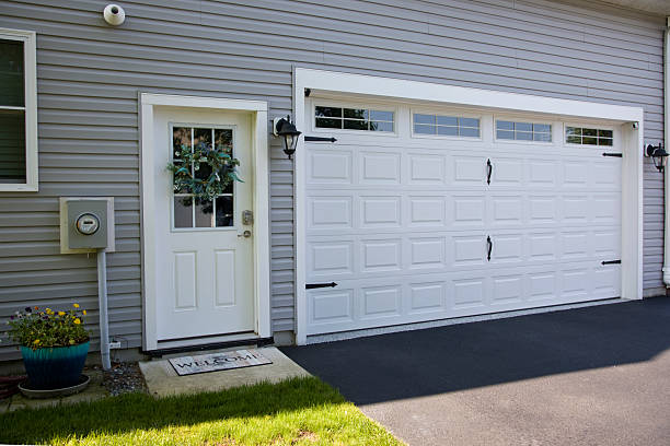 24/7 Emergency Garage Door Panel Replacement experts in Fairfield University, CT